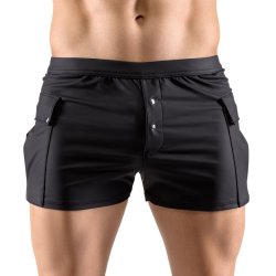 Svartar shorts vi� st�rum lummum