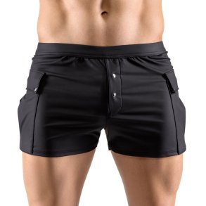 Svartar shorts vi� st�rum lummum