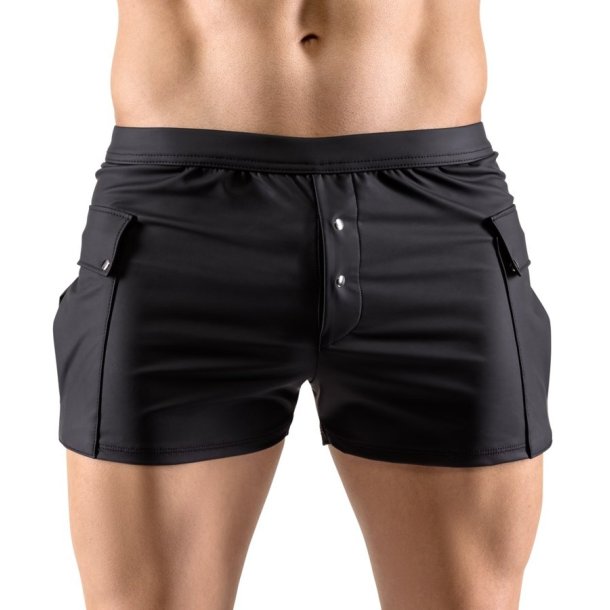 Svartar shorts vi� st�rum lummum