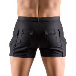 Svartar shorts vi� st�rum lummum